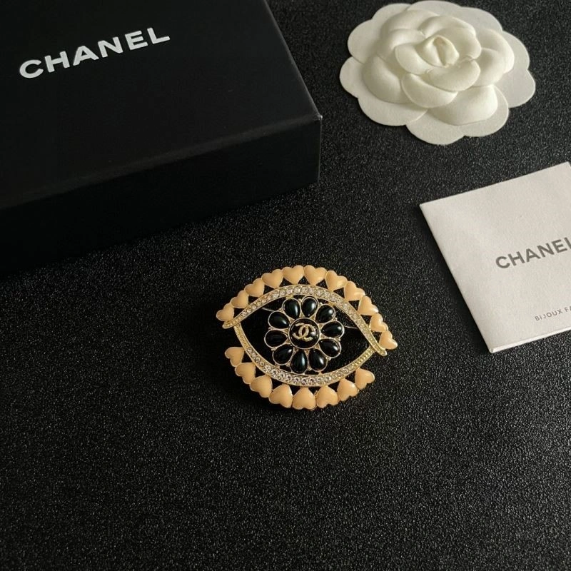 Resilient Chanel Brooches 225450