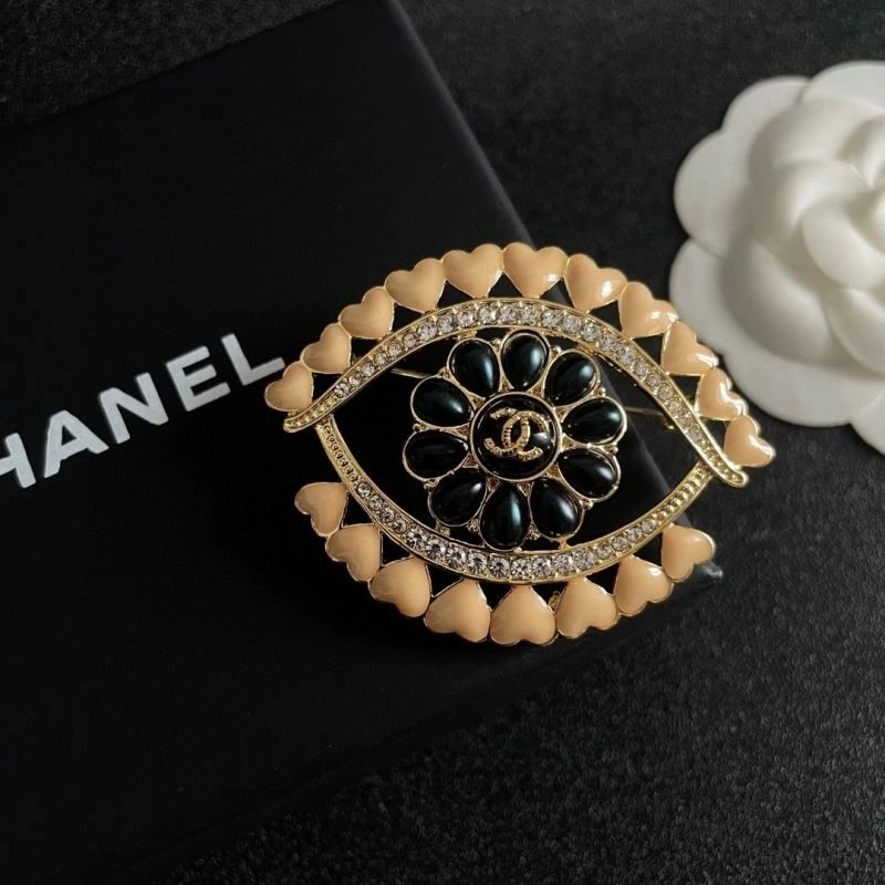 Resilient Chanel Brooches 225450