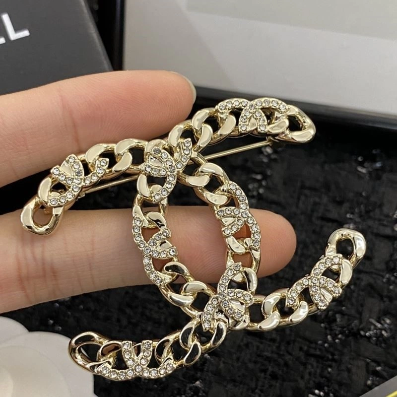 Premium Chanel Brooches 225443