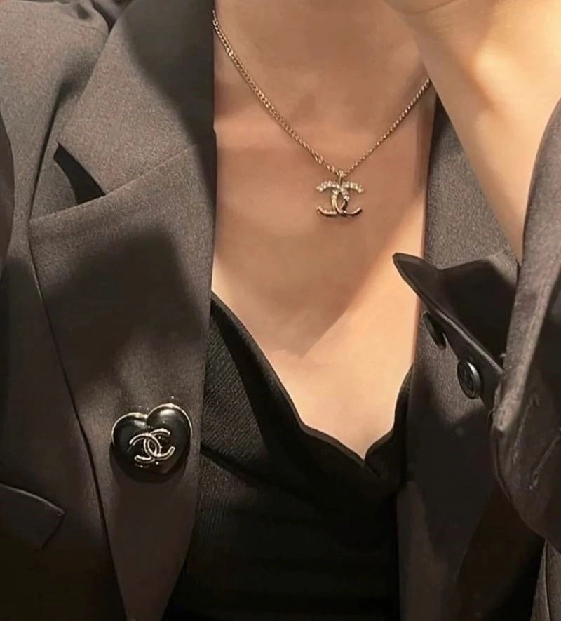 Chanel Brooches Bold 225457