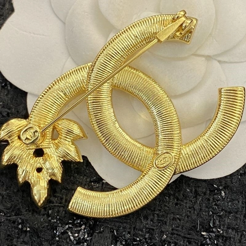 WaterResistant Chanel Brooches 225445