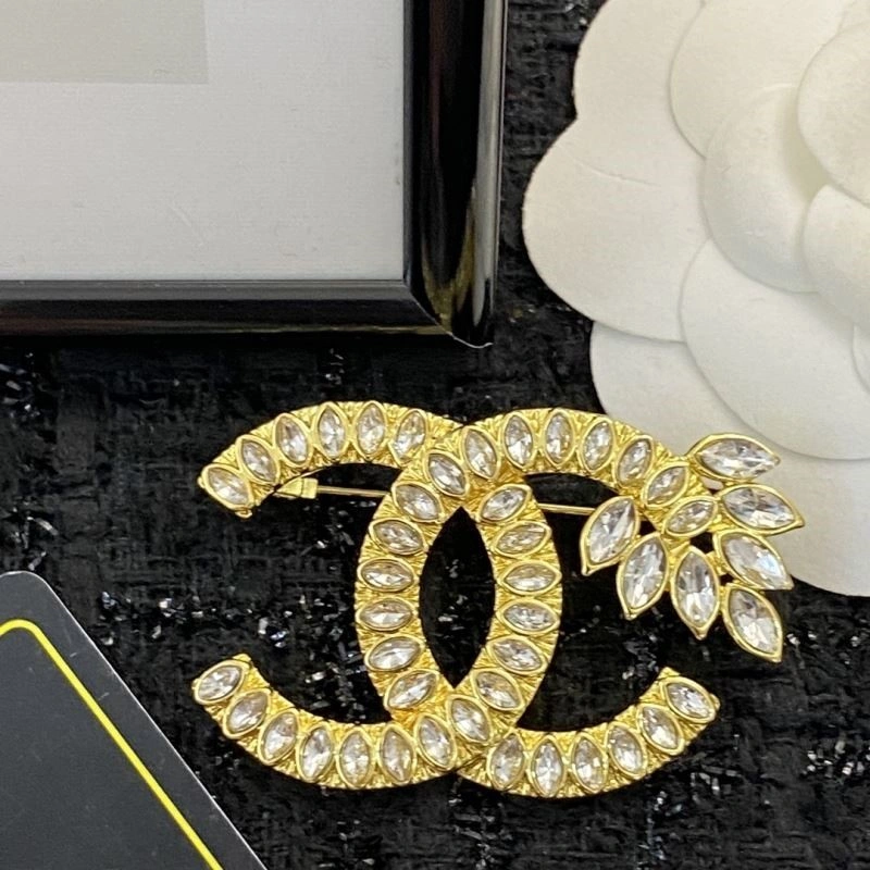 WaterResistant Chanel Brooches 225445