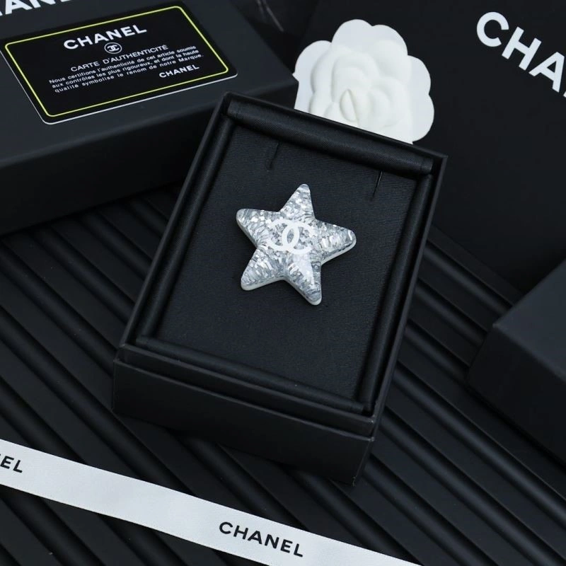 FashionForward Chanel Brooches 225464