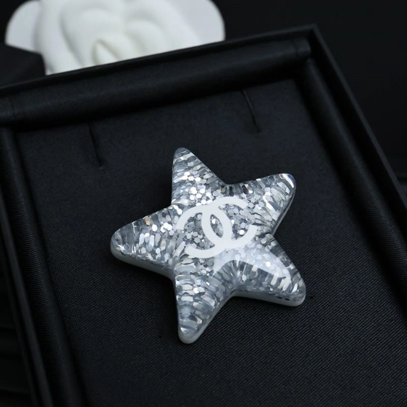 FashionForward Chanel Brooches 225464