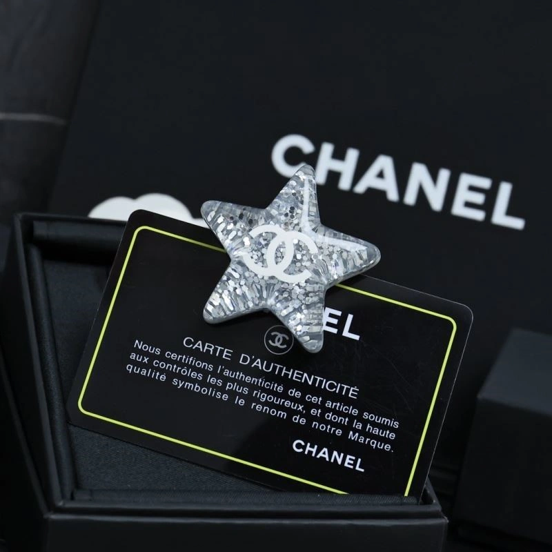 FashionForward Chanel Brooches 225464