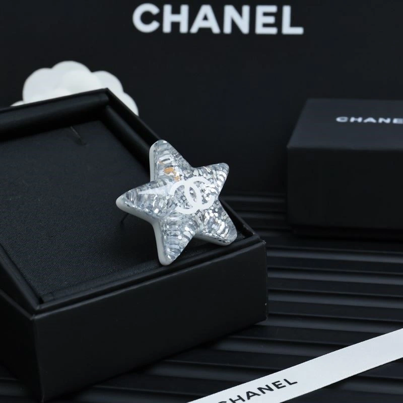 FashionForward Chanel Brooches 225464