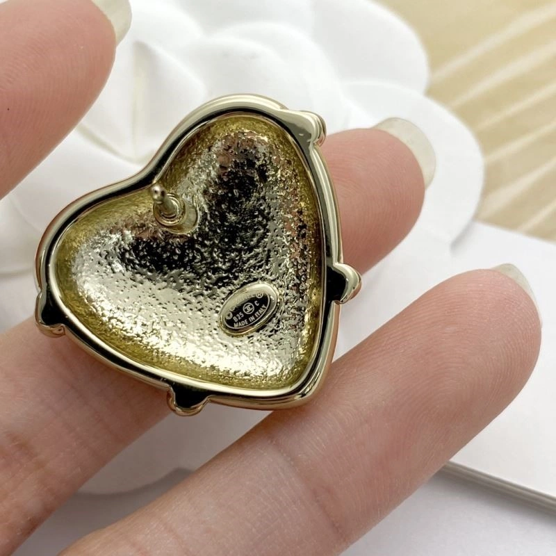 Sleek Chanel Brooches 225491