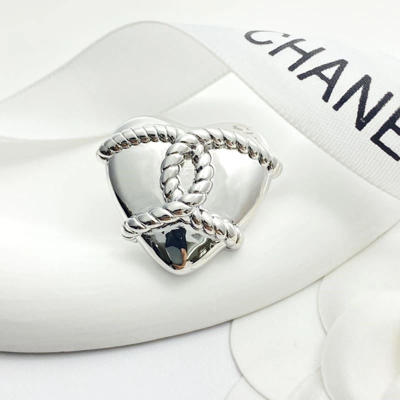 Comfortable Chanel Brooches 225452