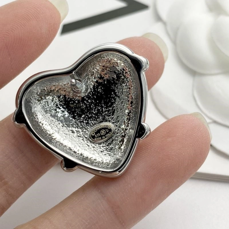 Comfortable Chanel Brooches 225452