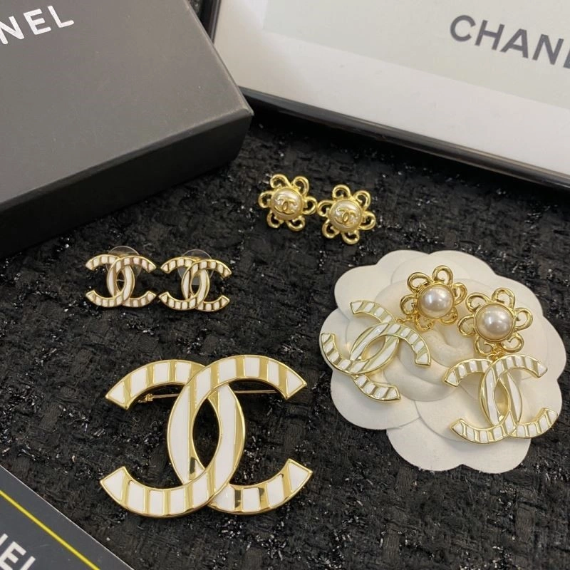 Modern Chanel Brooches 225449
