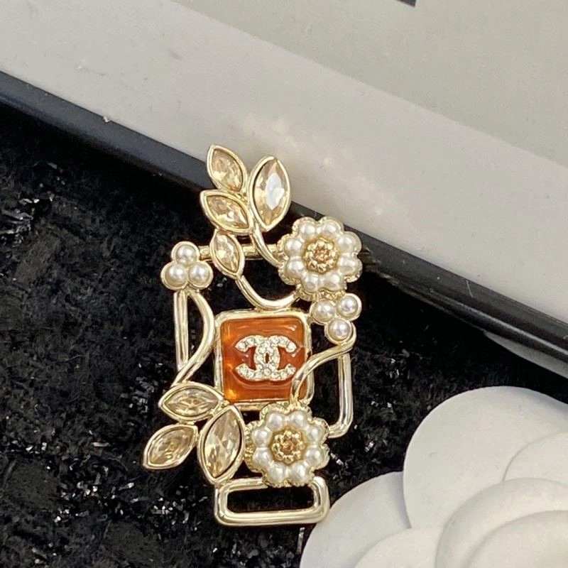 Compact Chanel Brooches 225456