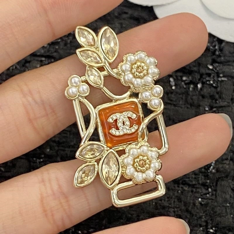 Compact Chanel Brooches 225456