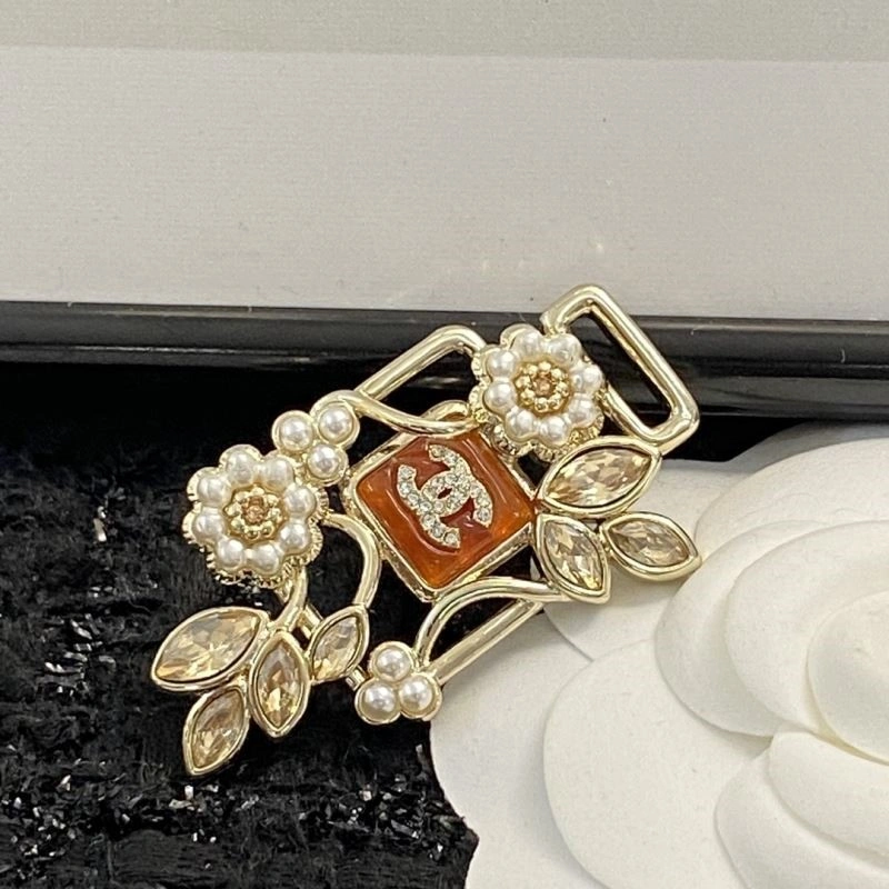 Compact Chanel Brooches 225456