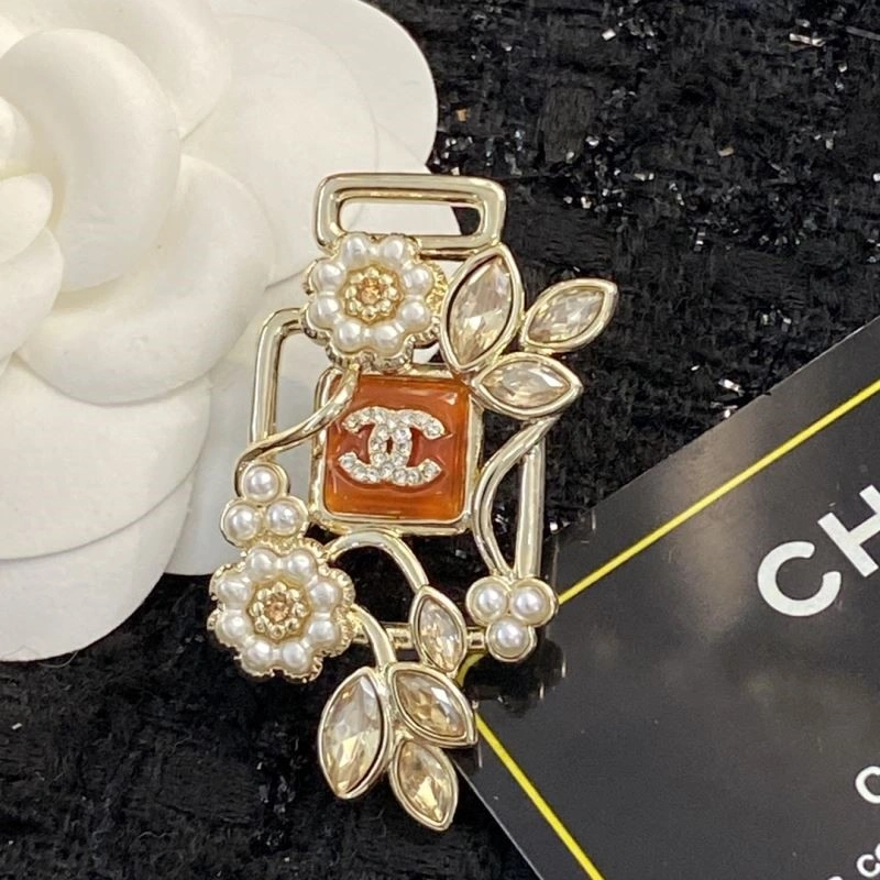 Compact Chanel Brooches 225456