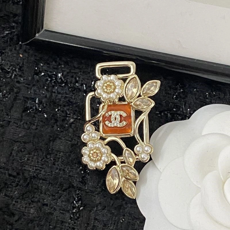 Compact Chanel Brooches 225456