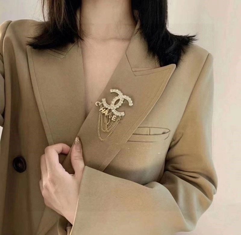 Vibrant Chanel Brooches 225434