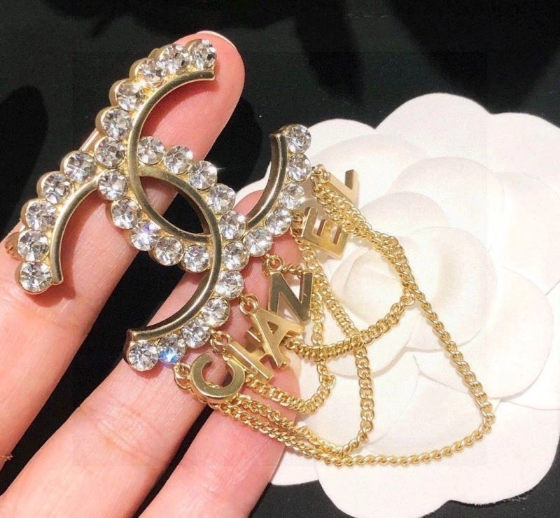 Vibrant Chanel Brooches 225434