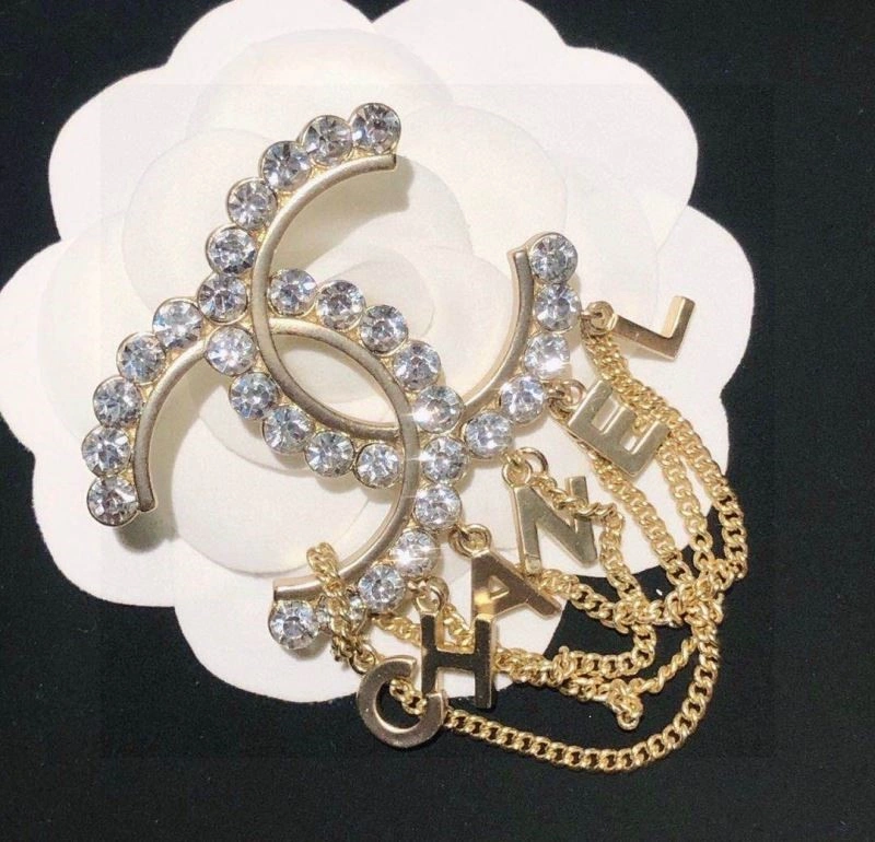 Vibrant Chanel Brooches 225434