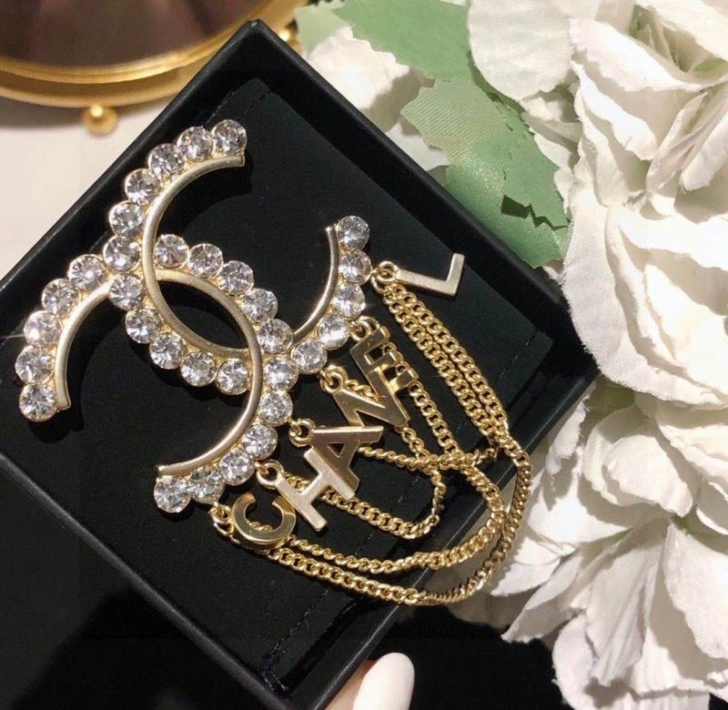 Vibrant Chanel Brooches 225434