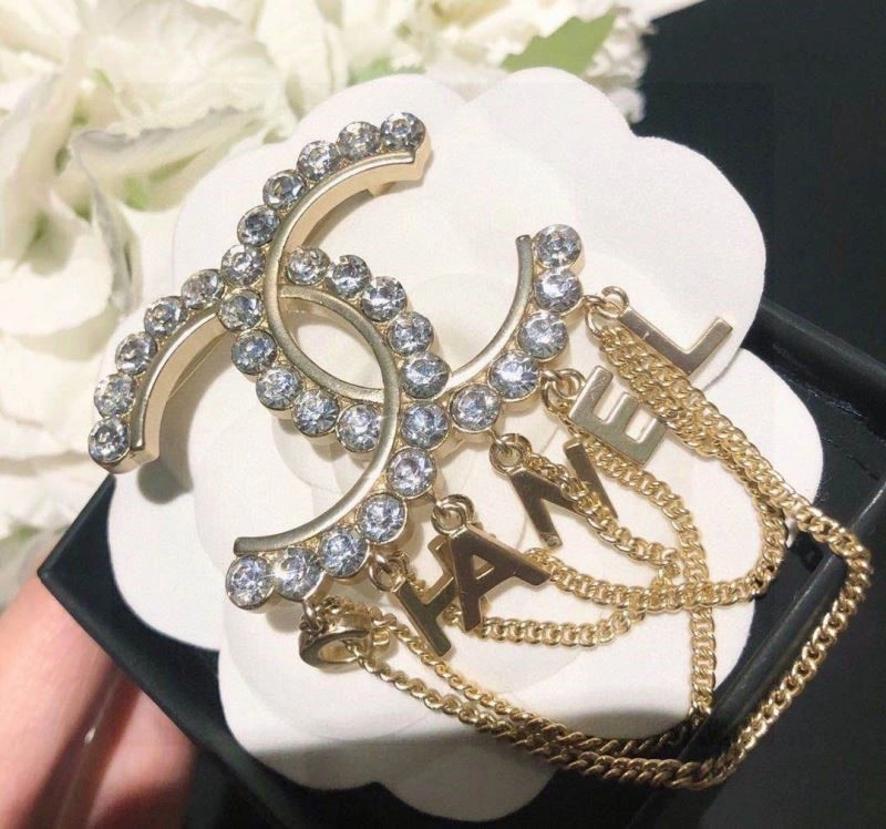Vibrant Chanel Brooches 225434