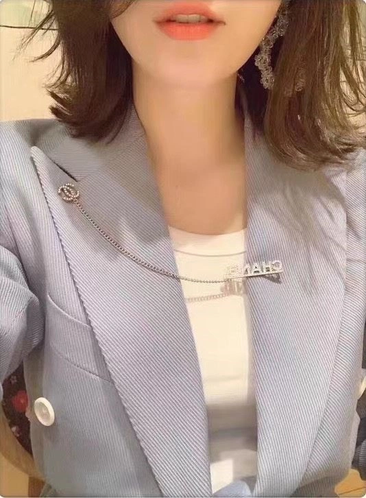 Versatile Chanel Brooches 225444