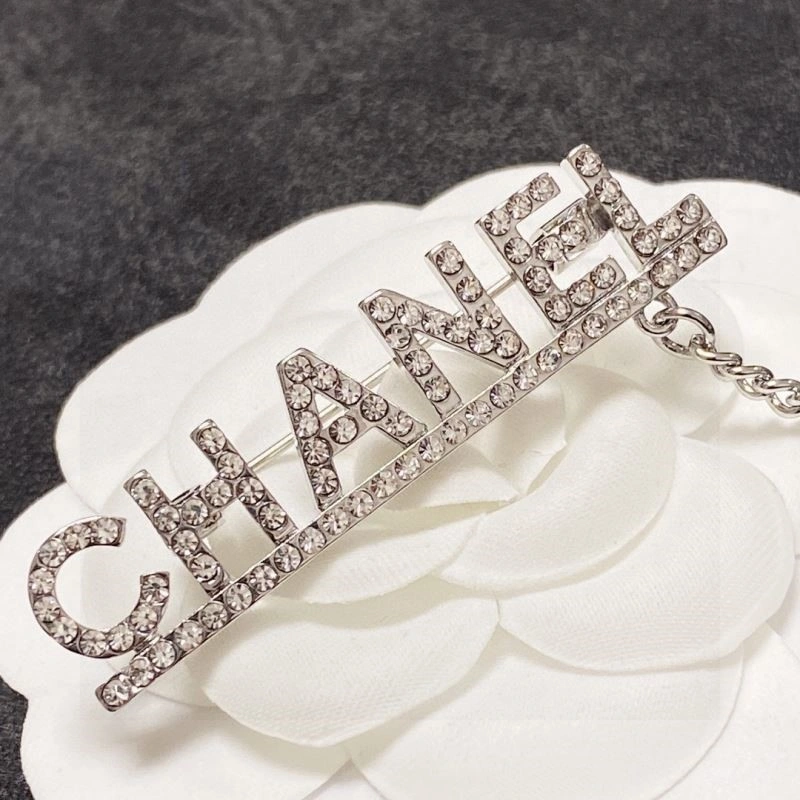 Versatile Chanel Brooches 225444