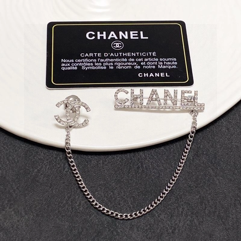 Versatile Chanel Brooches 225444