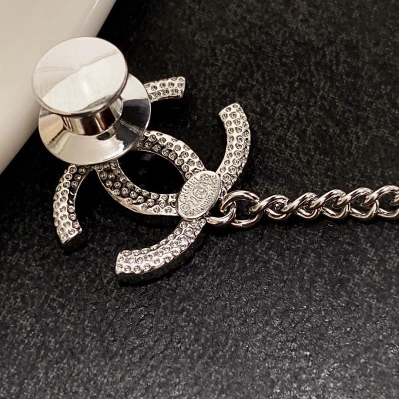 Versatile Chanel Brooches 225444