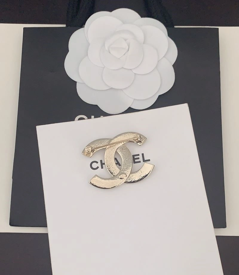 Unique Chanel Brooches 225487