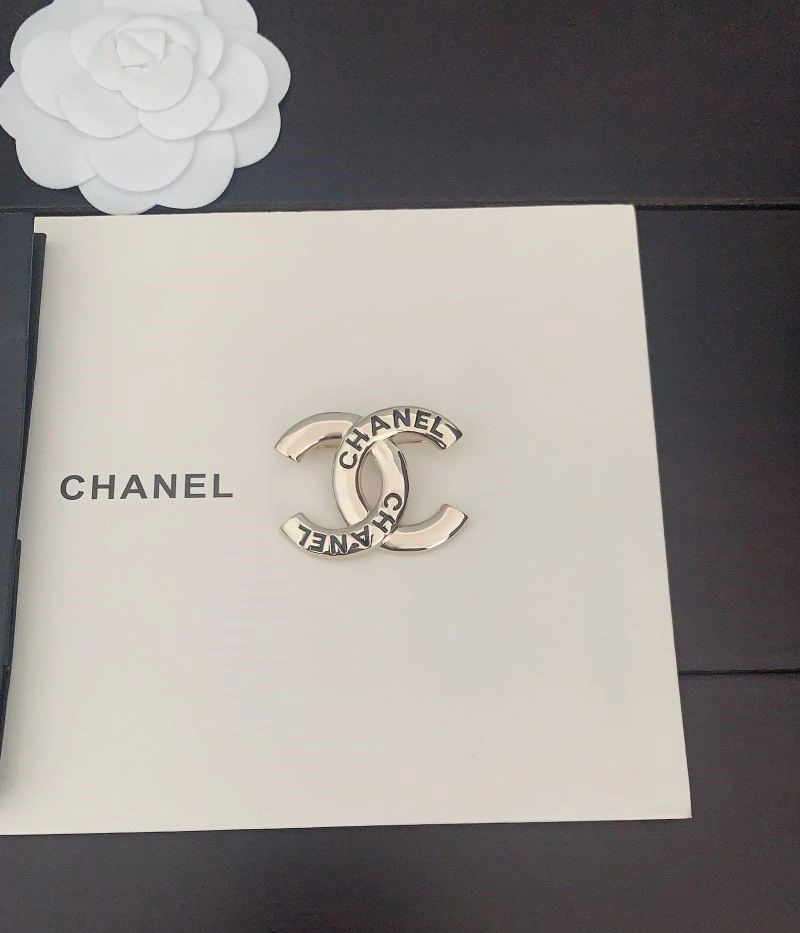 Unique Chanel Brooches 225487
