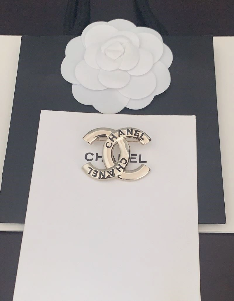Unique Chanel Brooches 225487