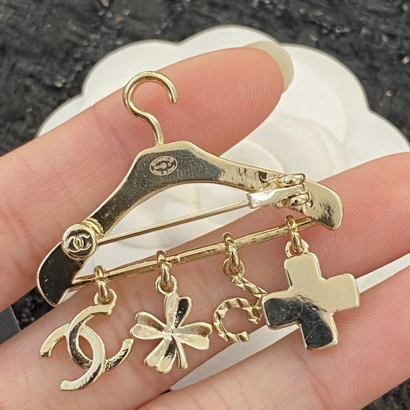 Flexible Chanel Brooches 225425