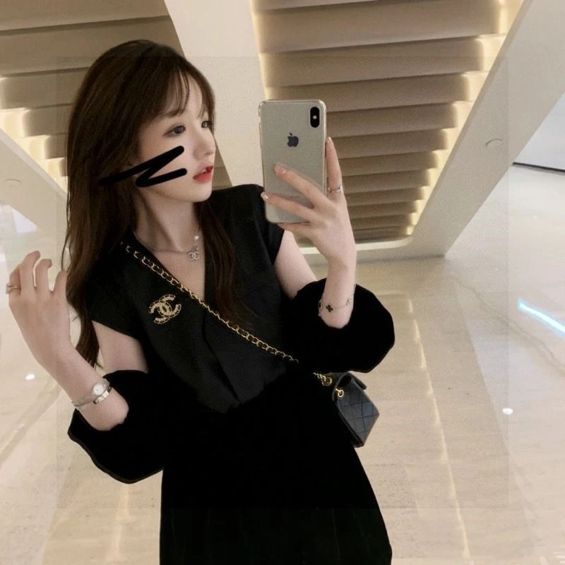TechFriendly Chanel Brooches 225420