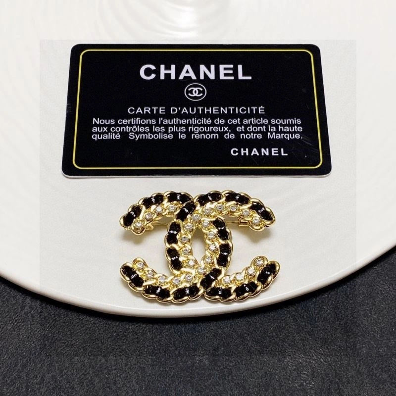 TechFriendly Chanel Brooches 225420