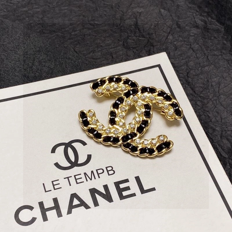 TechFriendly Chanel Brooches 225420