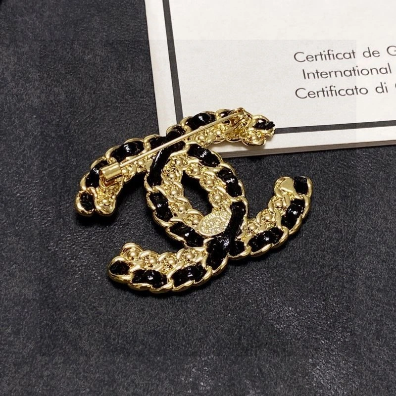 TechFriendly Chanel Brooches 225420