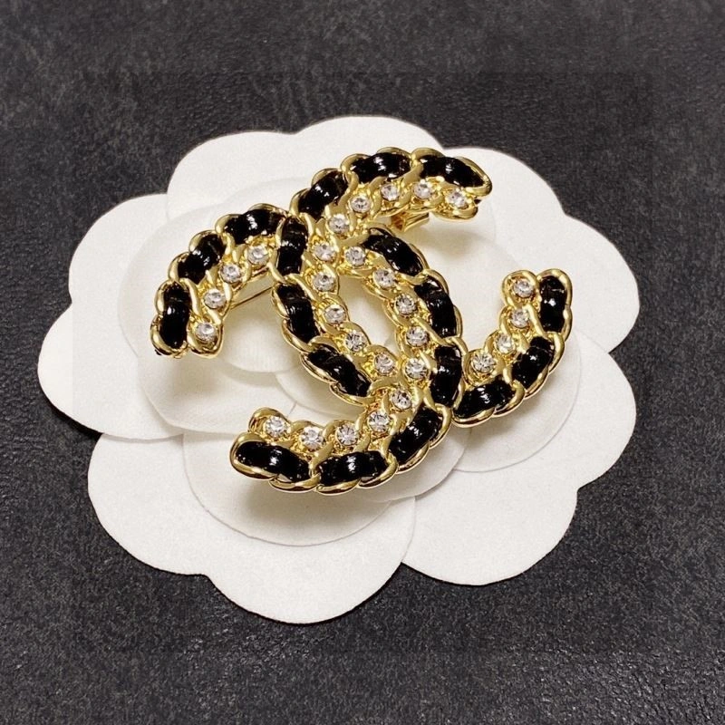 TechFriendly Chanel Brooches 225420