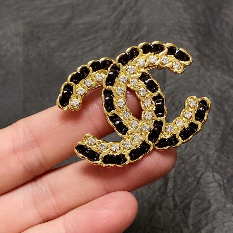 TechFriendly Chanel Brooches 225420