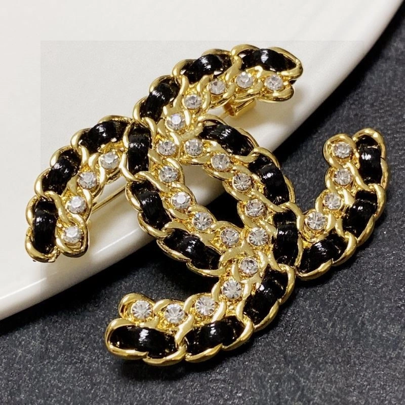 TechFriendly Chanel Brooches 225420