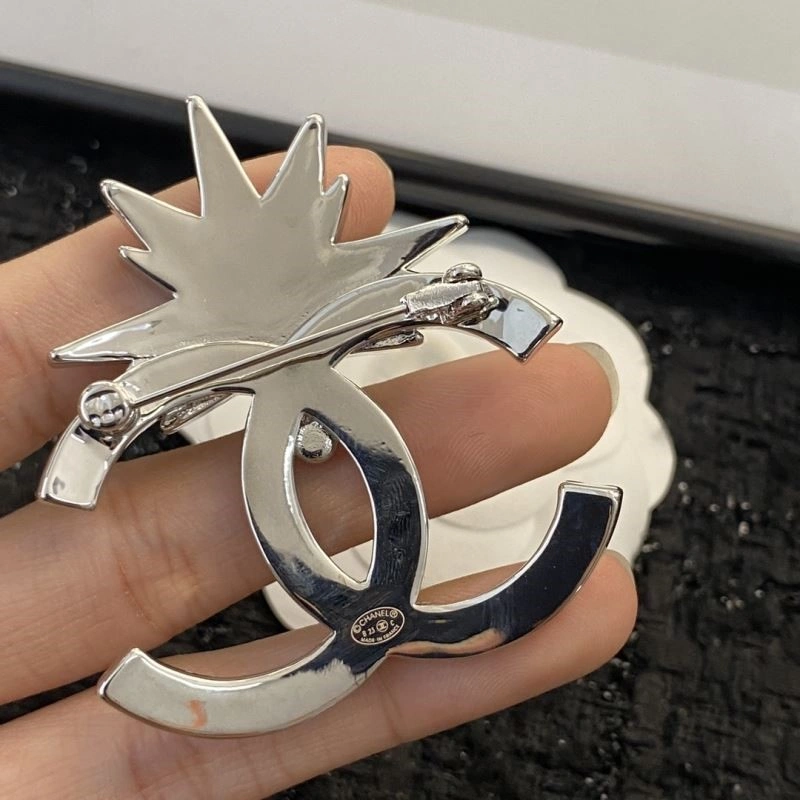Popular Chanel Brooches 225410