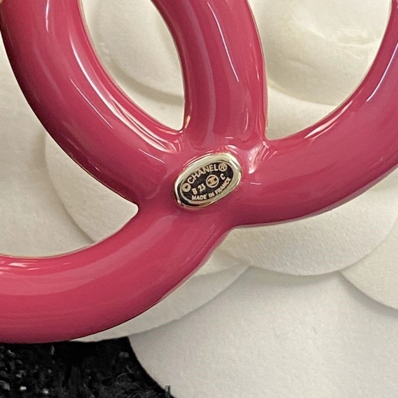 Chanel Brooches EyeCatching 225411
