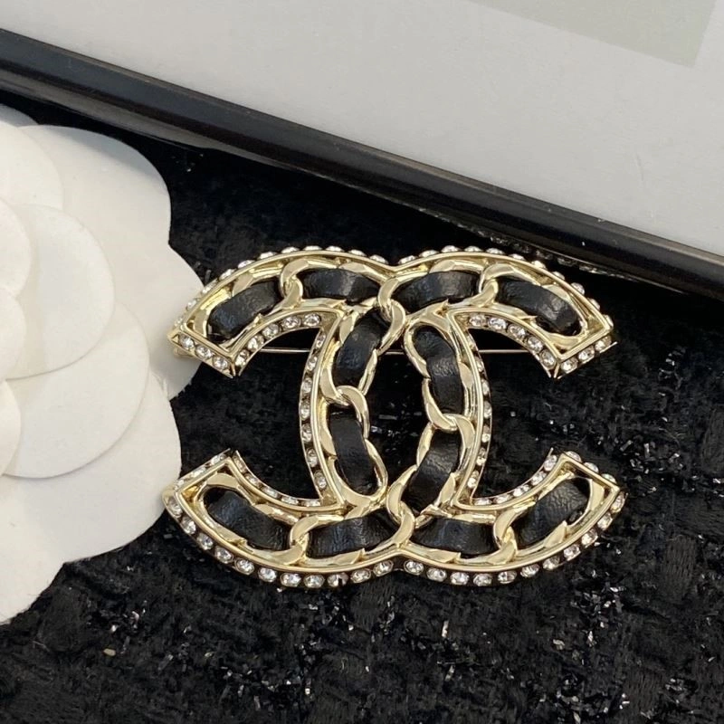 Unique Chanel Brooches 225412