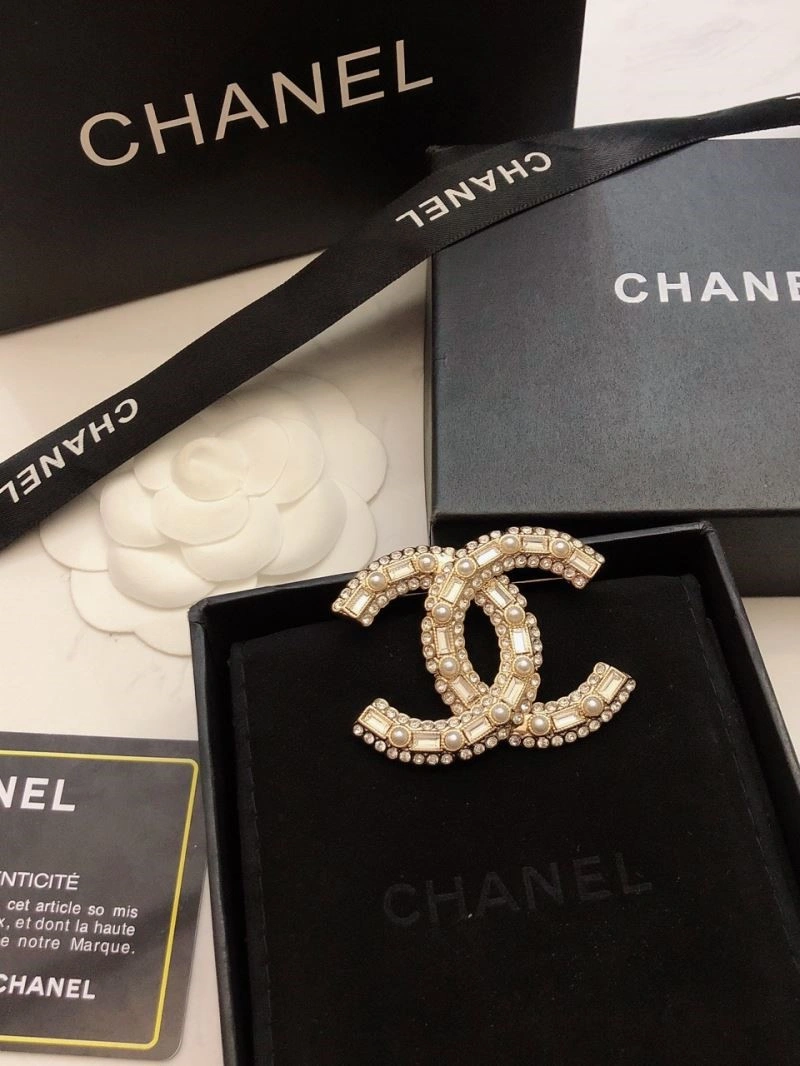 Stylish Chanel Brooches 225419