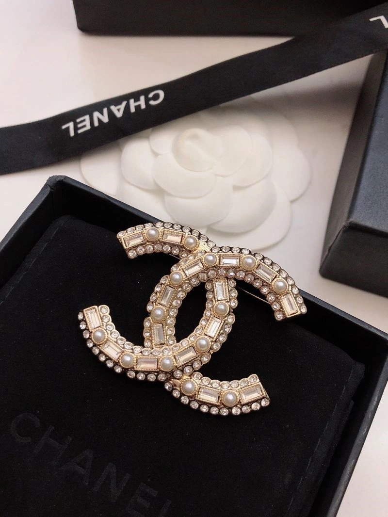Stylish Chanel Brooches 225419