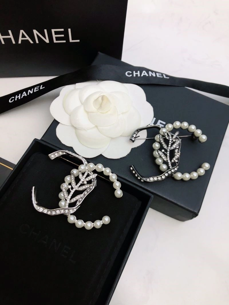 Chanel Brooches Affordable 225507