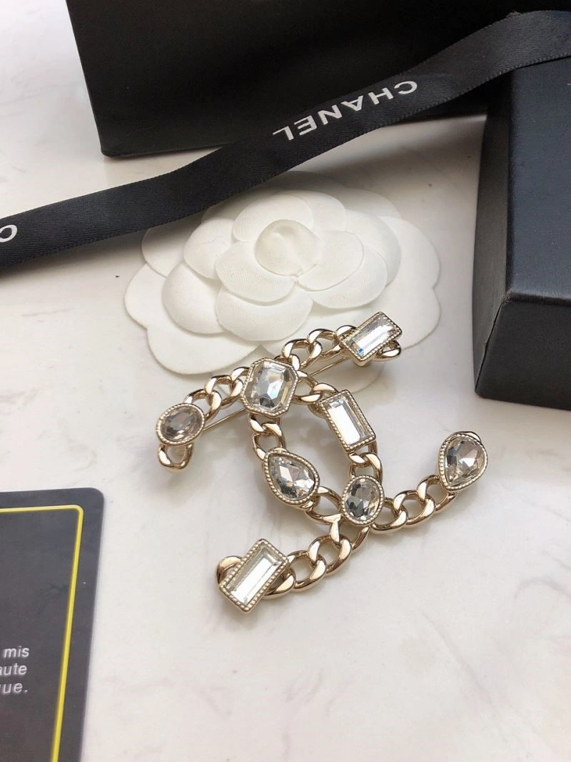 Versatile Chanel Brooches 225408