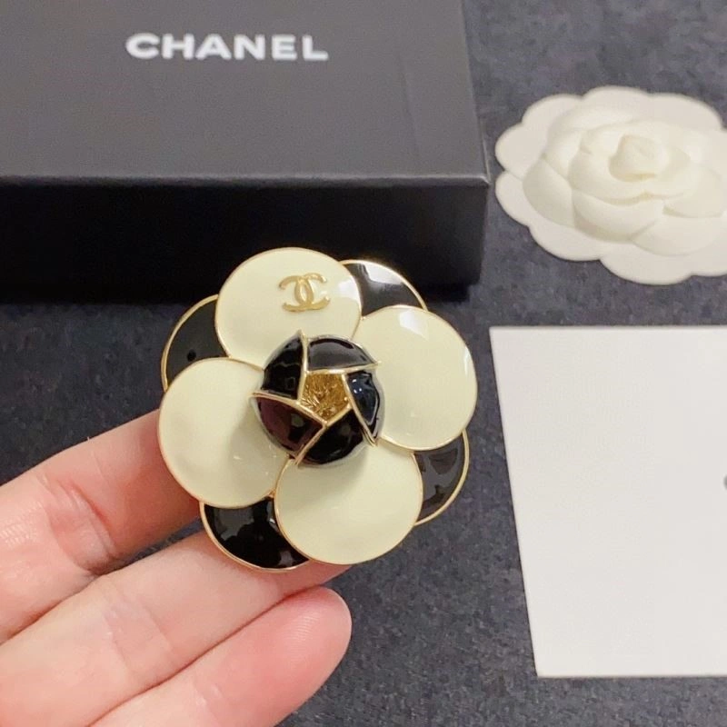 OnTrend Chanel Brooches 224455