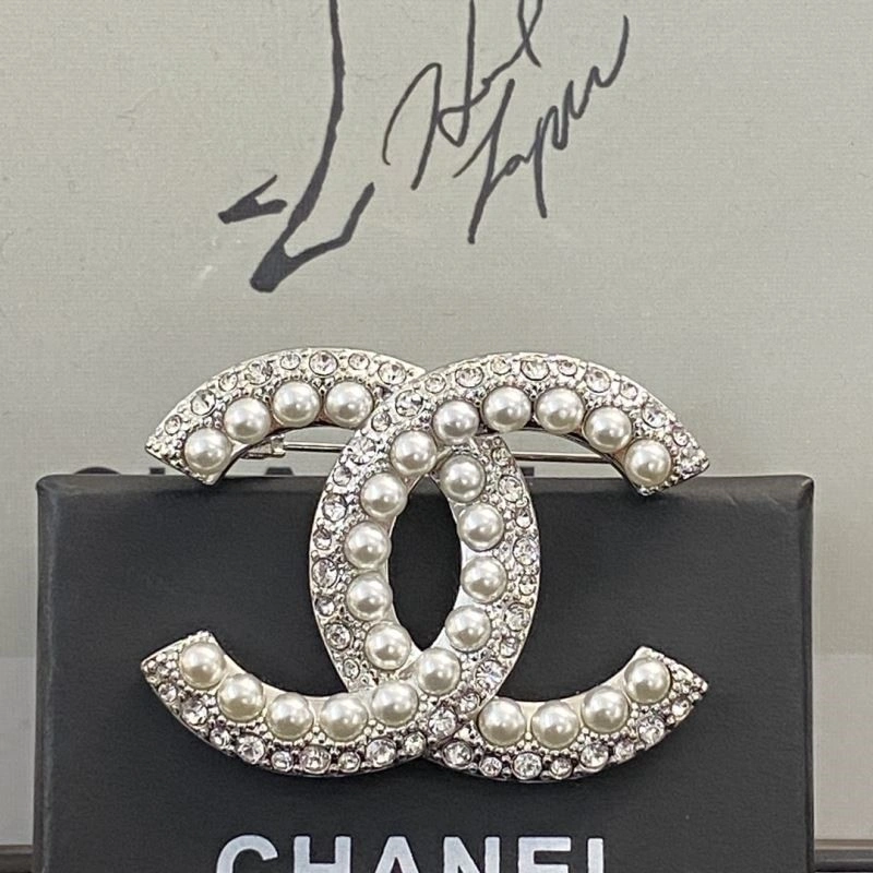Colorful Chanel Brooches 224450