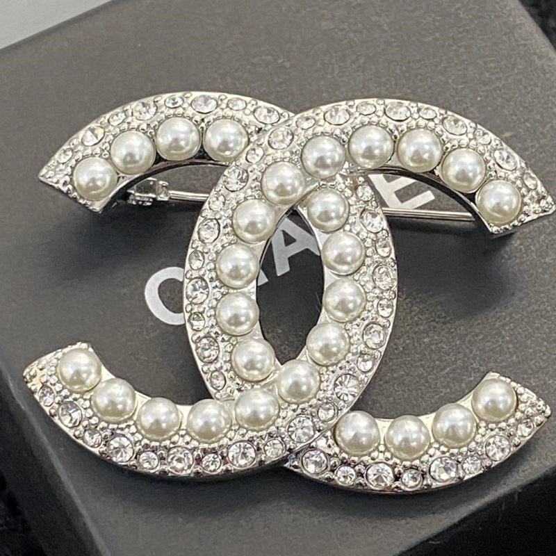 Colorful Chanel Brooches 224450