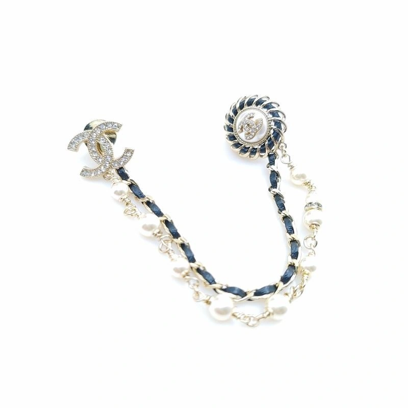Lightweight Chanel Brooches 224438